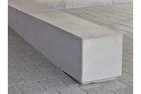 Betonnen zitbank met rechte hoeken